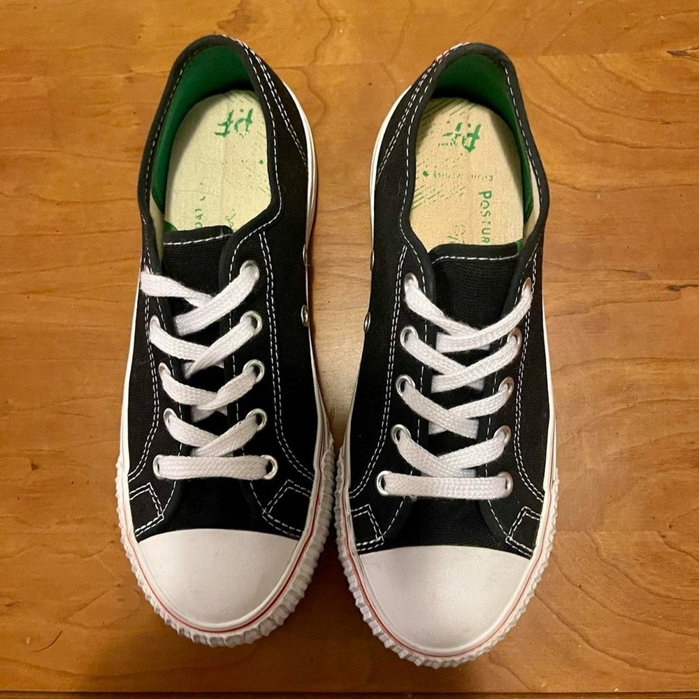 PF Flyers Black Center Lo Top Unisex Canvas Sneakers size 6 women’s